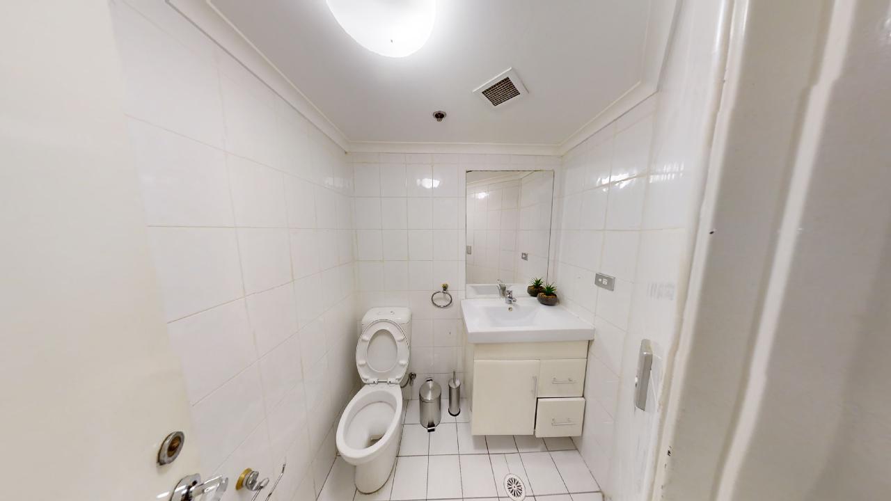 317303-Castlereagh-Street-Haymarket-2000-Common-toilet