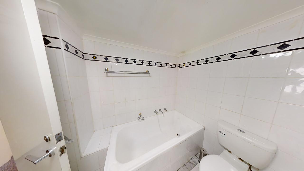 317303-Castlereagh-Street-Haymarket-2000-Master-Bathroom