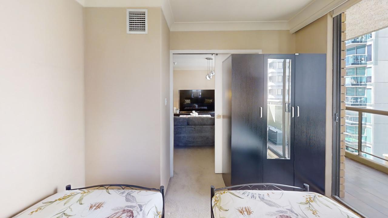 5425-Wentworth-Avenue-Sydney-2000-Room2 1
