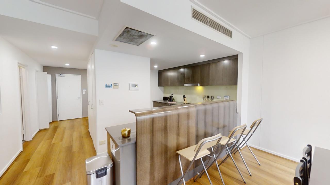 295-Pyrmont-Street-Ultimo-2007-Kitchen-with-stools