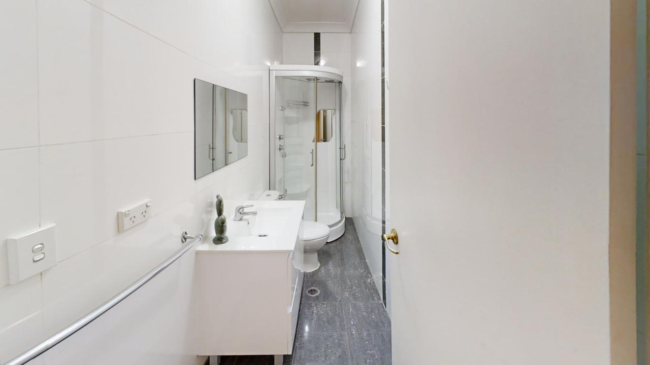 46-Shepherd-Street-Level-2-Chippendale-2008-Bathroom