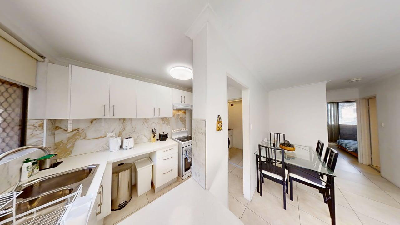 161-19-Allen-Street-Pyrmont-2009-Kitchen-with-dining-area