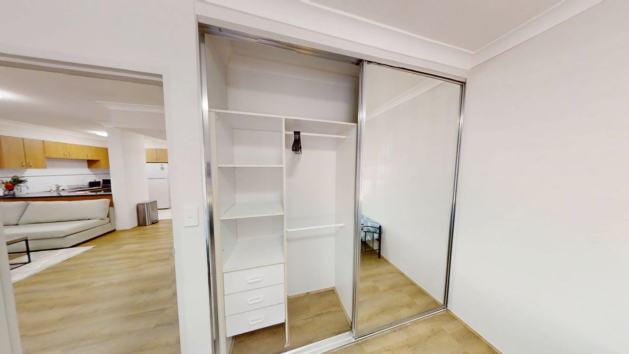 272-Grafton-Street-Chippendale-2008-room-2-wardrobe