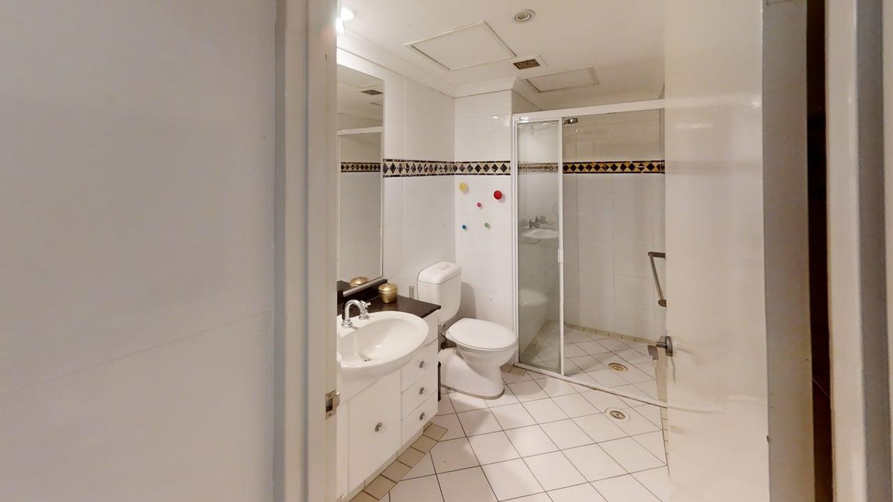 195102-Miller-Street-Pyrmont-2009-Bathroom-common